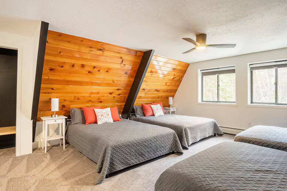 Room 1, Queen Bed (4 beds total)