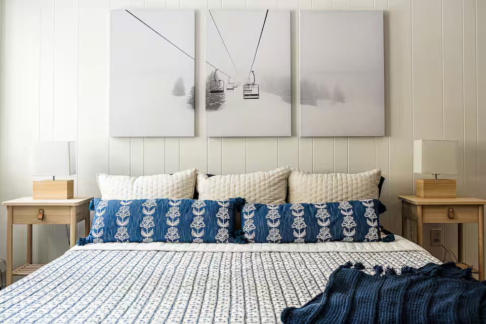 Room 2, King Bed w private bath