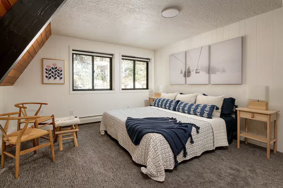 Room 2, King Bed w private bath